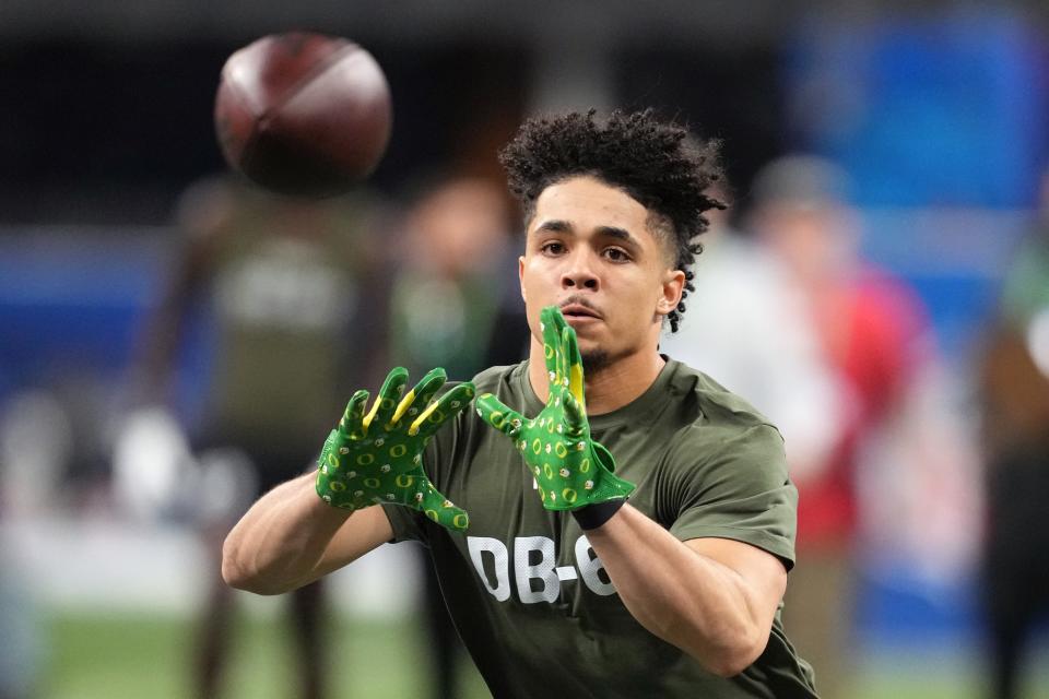 Oregon defensive back Evan Williams works out during the 2024 NFL Combine at Lucas Oil Stadium March 1, 2024, in Indianapolis.