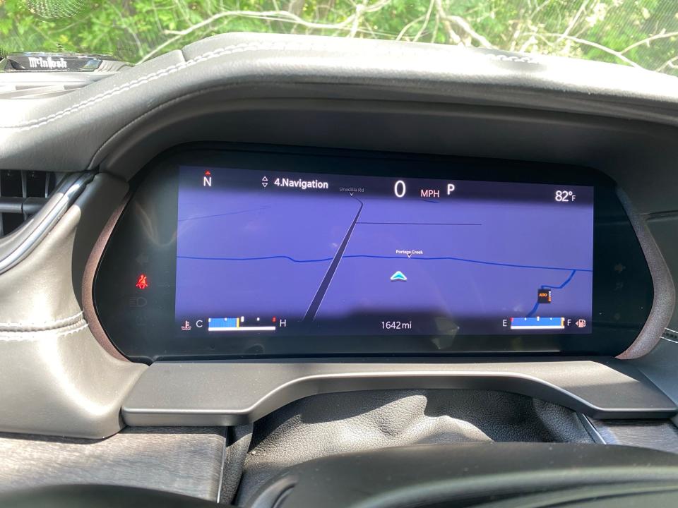 2021 Jeep Grand Cherokee L gauge cluster with map display