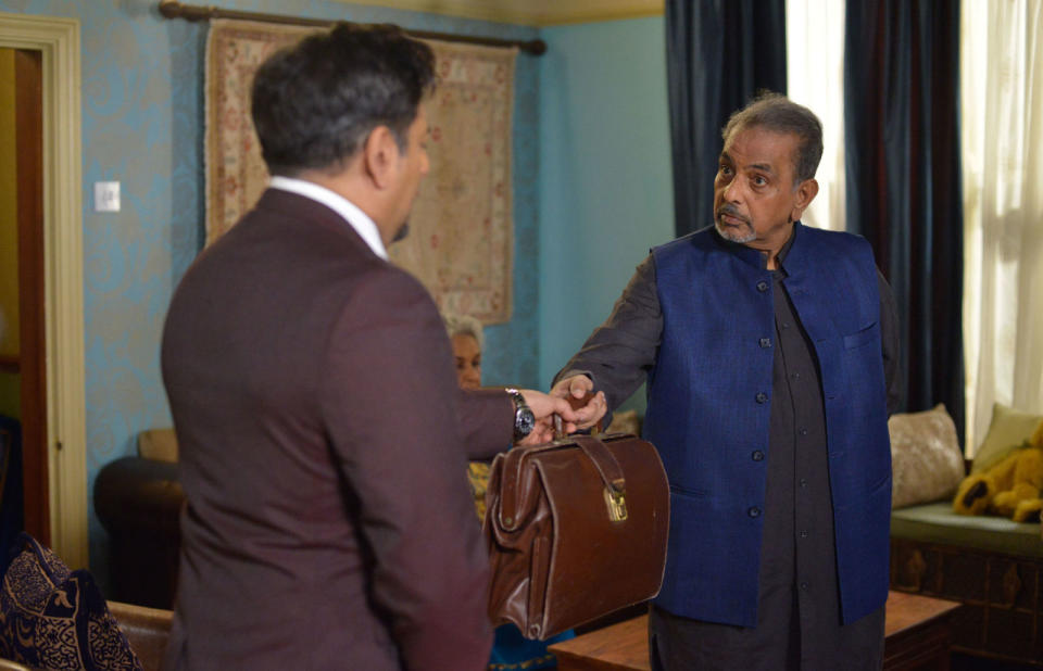 Tuesday, January 16: Arshad also gives Masood a briefcase so he'll look the part