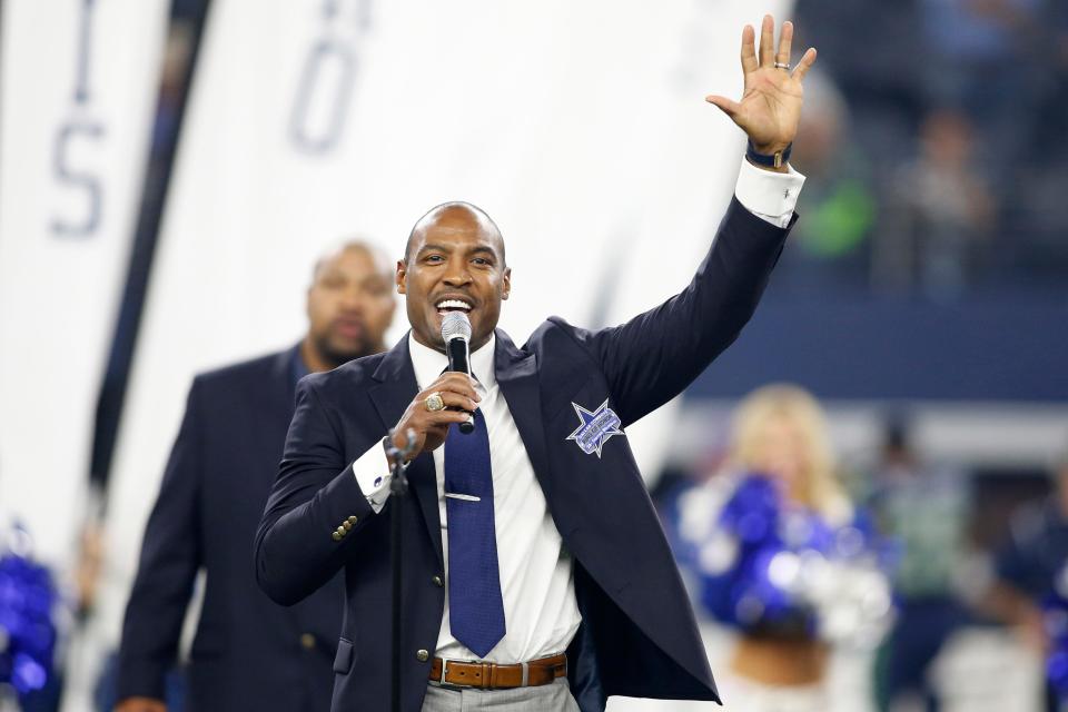 Former Cowboys safety Darren Woodson gives a speech during his induction into the ring of honor on Nov. 1, 2015 at AT&T Stadium.