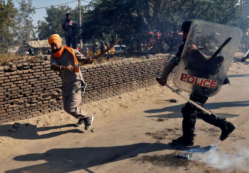 Protest against newly passed farm bills near Delhi