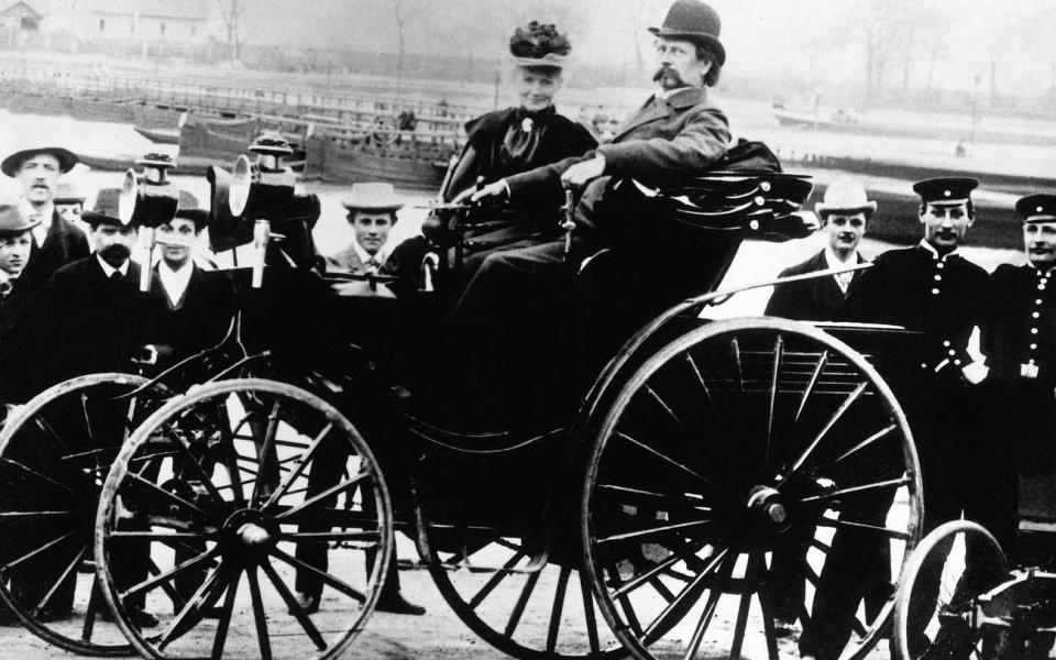 Bertha and Karl Benz in a Benz Motorwagen