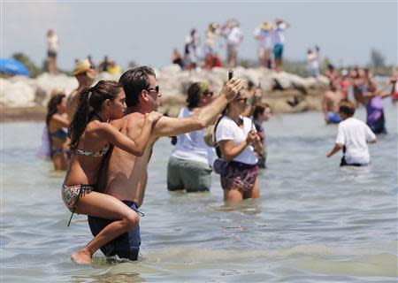 Members of the public wait near the shore for U.S. long-distance swimmer Diana Nyad, 64, as she completes her swim from Cuba to Key West, Florida, September 2, 2013. REUTERS/Andrew Innerarity