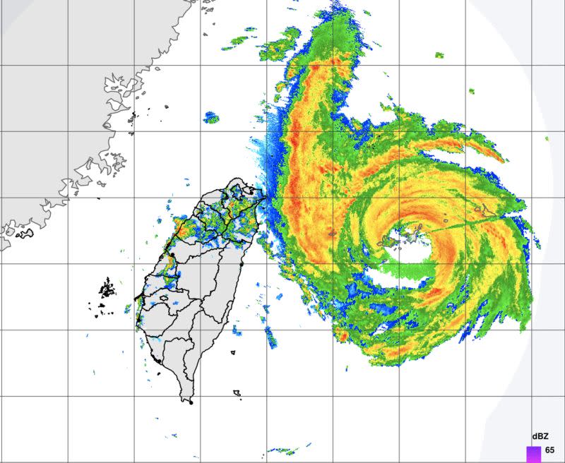 ▲中度颱風「梅花」持續緩慢向北移動，氣象專家彭啟明透過臉書揭「氣象人艱鉅之處」。（圖／翻攝中央氣象局官網）