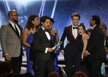 24th Screen Actors Guild Awards – Show – Los Angeles, California, U.S., 21/01/2018 – Milo Ventimiglia (C) and the rest of the cast receive the award for Outstanding Performance by an Ensemble in a Drama Series for "This is Us." REUTERS/Mario Anzuoni