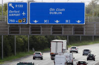 <p>En las autovías de Irlanda el sistema es muy similar al británico, con la mayor parte de los tramos gratuitos, aunque algunas excepciones en las que sí hay que pagar, especialmente en túneles, puentes o accesos a las ciudades. (Foto: Brian Lawless / PA Images / Getty Images).</p> 