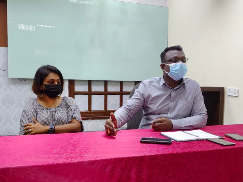 S. Dayalan (right) during a press conference at the Johor chapter of the Malaysian Workers Association in Singapore office in Tampoi, September 24, 2021 — Picture by Ben Tan