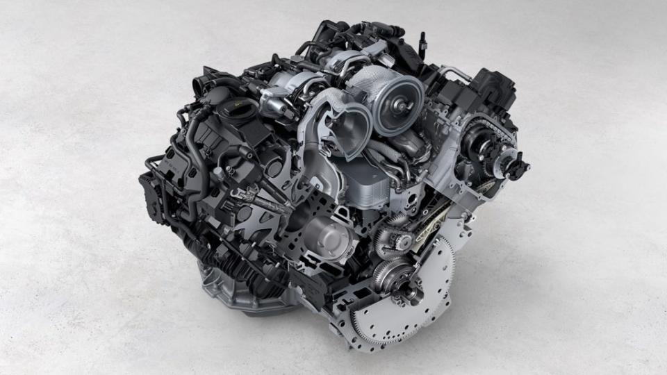 Porsche捨棄原有的2.9升V6雙渦輪增壓引擎，改用4.0升V8雙渦輪增壓引擎擔任Cayenne S動力心臟。(圖片來源/ Porsche)