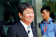 Japanese Minister of Economic Revitalization Toshimitsu Motegi walks out of a talk of the Trans Pacific Partnership (TPP) Ministerial Meeting during the APEC 2017 in Da Nang, Vietnam November 9, 2017. REUTERS/Kham