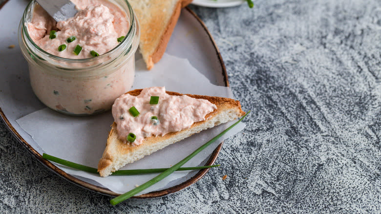 Tuna salad on toast