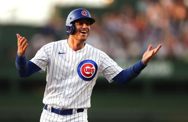 How a Chicago Cubs fan 'broke' the news of Cody Bellinger re-signing:  'Honestly it's been bananas' - Yahoo Sports