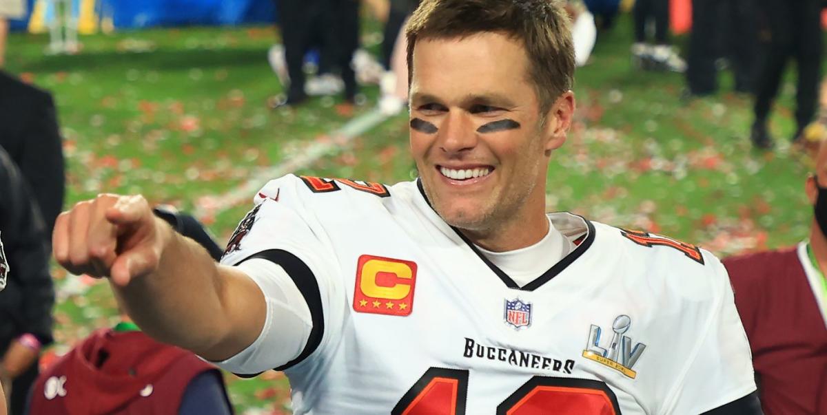 Tom Brady sends hilarious tweet after iPhone reminds him it's