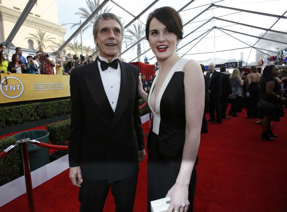 Actors Jeremy Irons and Michelle Dockery arrive at the 20th annual Screen Actors Guild Awards in Los Angeles, California January 18, 2014. REUTERS/Mario Anzuoni (UNITED STATES - Tags: ENTERTAINMENT) (SAGAWARDS-ARRIVALS)