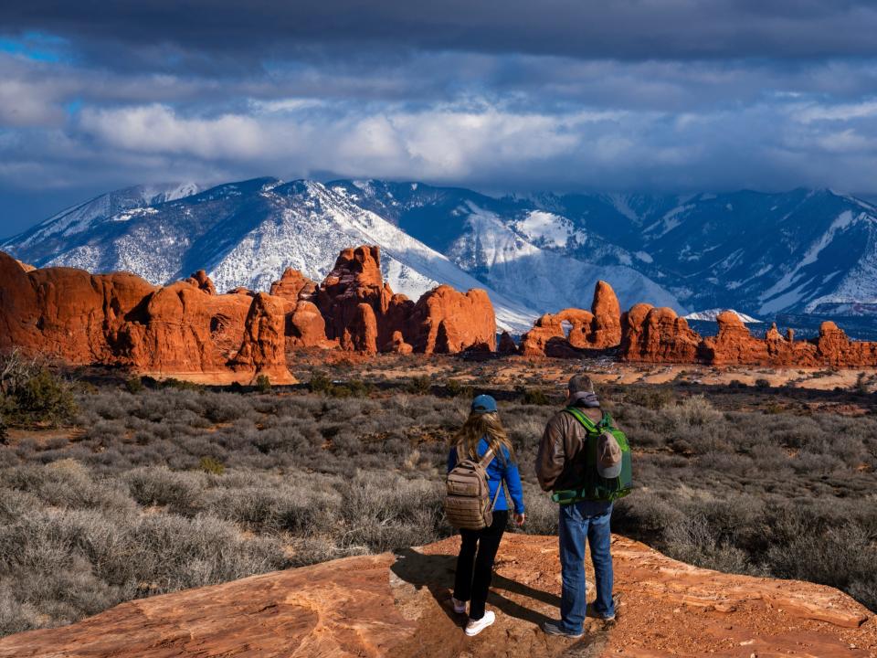 Couple enjoying beautiful mountain view on hiking trip in Utah.