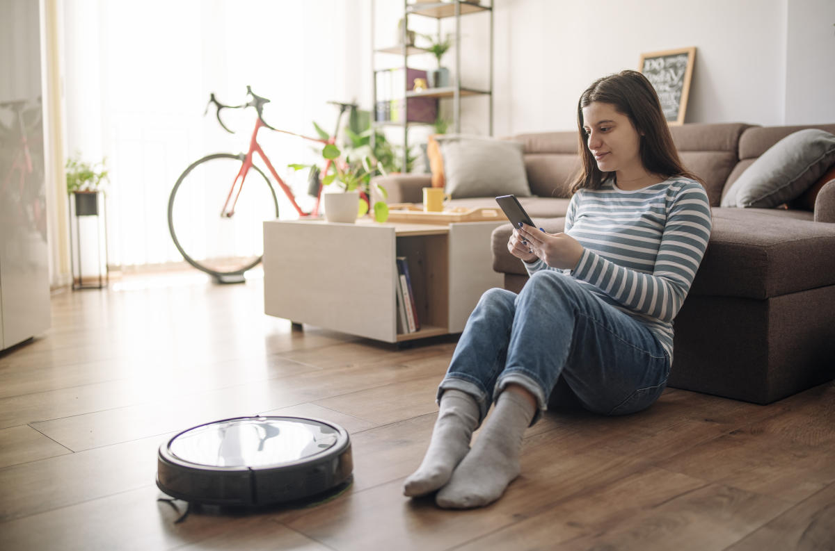 This $49 Dashbot robot is like  Alexa for your car