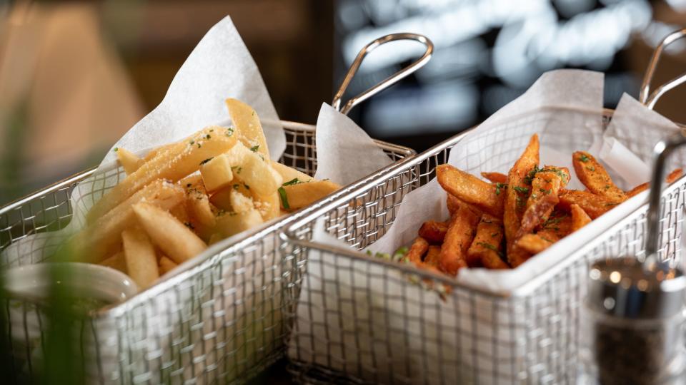 <p>Foursquare shares the best places for your fry fix.</p>