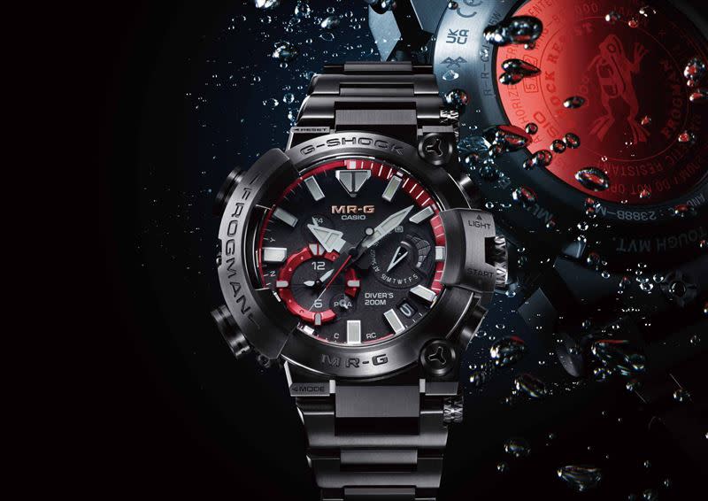 G-SHOCK頂級MR-G系列以品牌色為主題推出全新FROGMAN蛙人潛水錶MRG-BF1000B-1A建議售價NT$175,000。（圖／品牌業者提供）