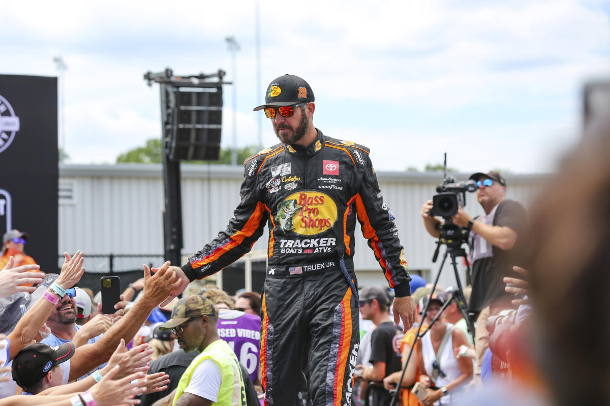 NASCAR Cup Series points leader Martin Truex Jr. resigns with Joe