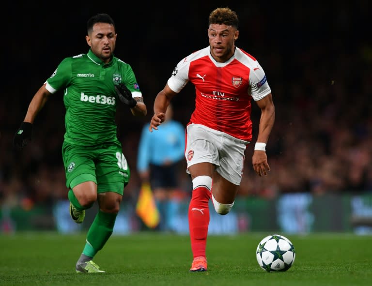 Ludogorets' forward Wanderson (L) vies with Arsenal's English midfielder Alex Oxlade-Chamberlain during the UEFA Champions League Group A football match between Arsenal and Ludogorets Razgrad at The Emirates Stadium in London on October 19, 2016