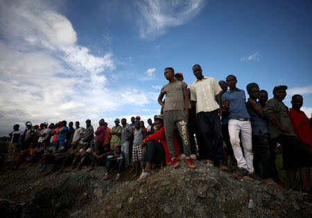 Onlookers wait for news as retrieval efforts proceed for trapped artisanal gold miners near Kadoma, Zimbabwe, February 16, 2019, REUTERS/Mike Hutchings
