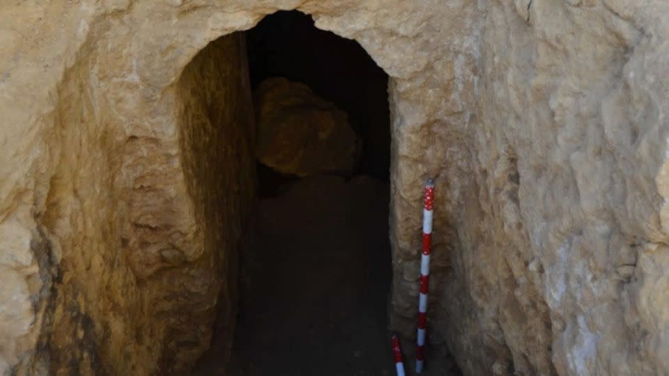 The mausoleum containing the urn was found during renovation work on the house.  -Daniel Cosano/Juan Manuel Román/Dolores Esquivel/Fernando Lafont/José Rafael Ruiz Arrebola