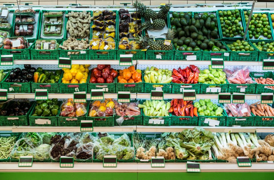 Obst und Gemüse sind eine gute Quelle für Ballaststoffe. - Copyright: Westend61/Getty Images