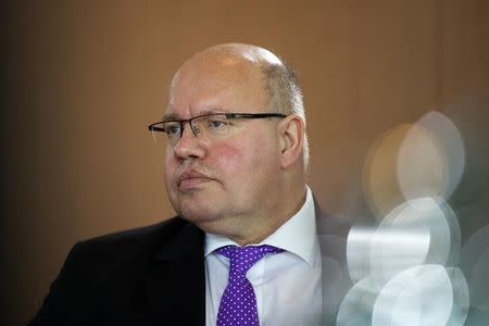 The head of Germany's Federal Chancellery Peter Altmaier attends the weekly cabinet meeting at the Chancellery in Berlin, May 13, 2015. REUTERS/Axel Schmidt