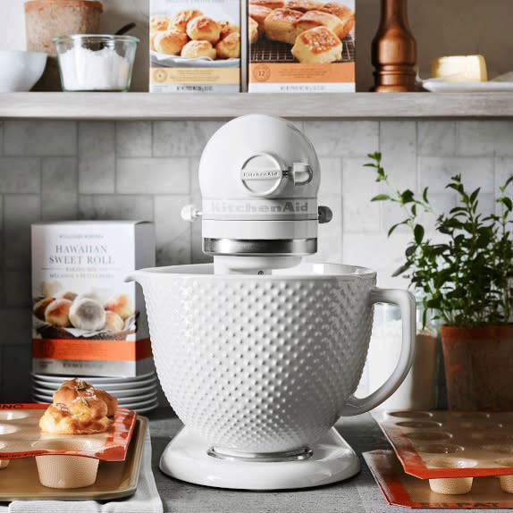 This retro KitchenAid stand mixer has a gorgeous ceramic hobnail