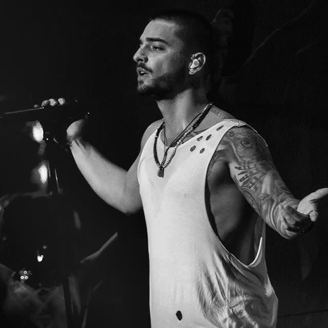 Maluma alborota a sus fans con el torso descubierto