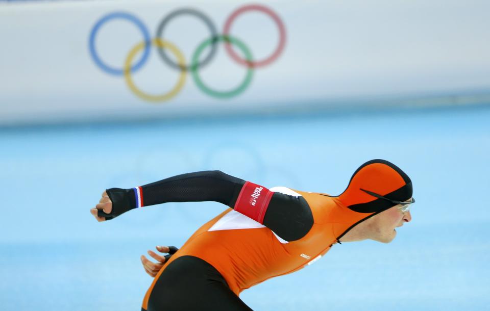 Sven Kramer of the Netherlands competes in the men's 5000 meters speed skating race during the 2014 Sochi Winter Olympics, February 8, 2014. REUTERS/Laszlo Balogh (RUSSIA - Tags: OLYMPICS SPORT SPEED SKATING)