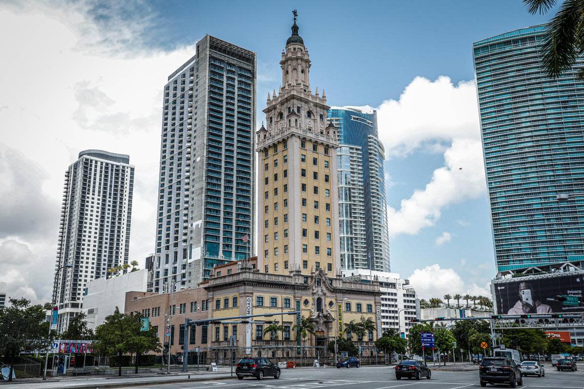 La Torre de la Libertad, inaugurada en 1925, es testigo del desarrollo y la historia de Miami. En el podcast de Miami Oculto te contamos varios momentos de la vida de esta gran dama de casi un siglo.