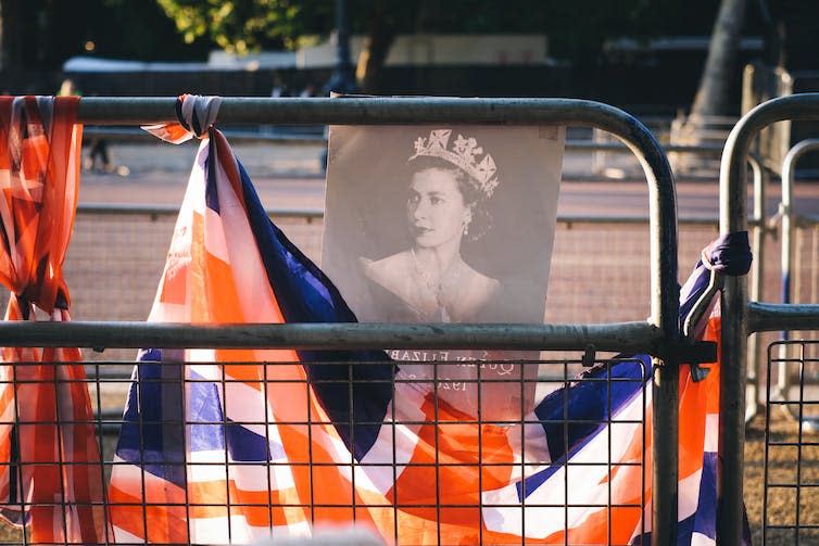 Dorothy Wilding's 1952 portrait of Queen Elizabeth II at Buckingham Palace