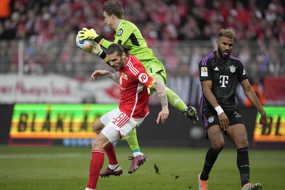 Union's goalkeeper Frederik Ronnow saves during the German Bundesliga soccer match between FC Union Berlin and Bayern Munich at the An der Alten Forsterei stadium in Berlin, Germany, Saturday, April 20, 2024. (AP Photo/Ebrahim Noroozi)