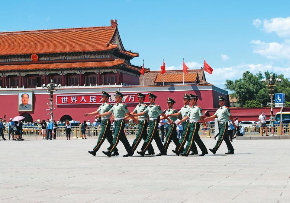 中國解放軍建制專責網路作戰的網軍，並設立資訊戰研究機構。（東方IC）