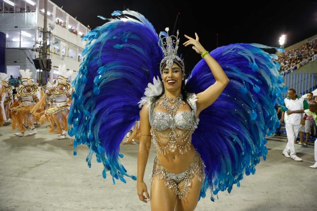 Rio carnival's 'fantasy world' of costumes - BBC News