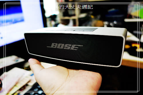 這台Bose SoundLink Mini Bluetooth Speaker 體積不大，但重量挺結實沈重。