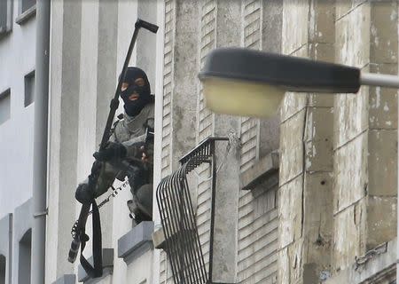 Belgian police use an extended camera to look into an apartment as they stage a raid, in search of suspected muslim fundamentalists linked to the deadly attacks in Paris, in the Brussels suburb of Molenbeek, November 16. 2015. REUTERS/Yves Herman