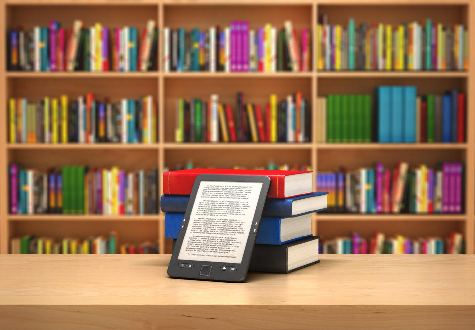 Der Kindle von Amazon – das perfekte Geschenk für Bücherwürmer (Bild: Getty Images)