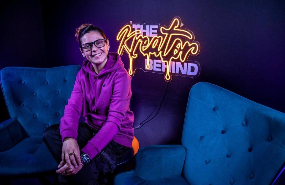 Anita Tillero, directora creadora de WK Records, posó en el estudio de su podcast “The Kreator Behind” en Miami, el miércoles 15 de marzo de 2023.