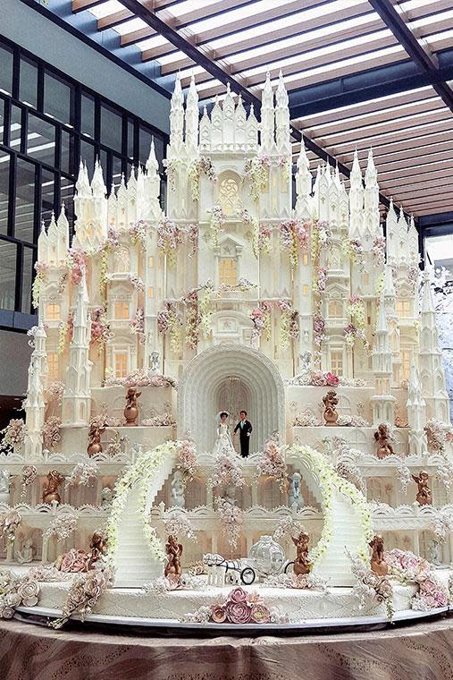 World's most outrageous wedding cakes