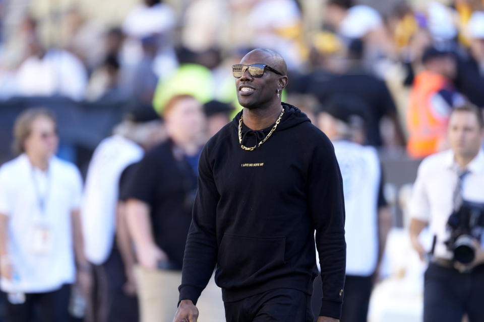 Retired NFL football player Terrell Owens greets Colorado players before an NCAA college football game against Nebraska, Saturday, Sept. 9, 2023, in Boulder, Colo. (AP Photo/David Zalubowski)