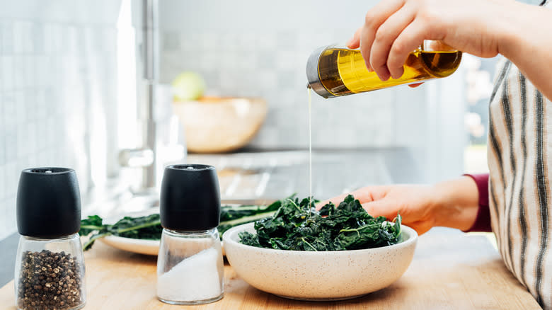 seasoning kale chips