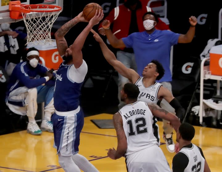 LOS ANGELES, CA. - JAN. 7, 2021. Lakers center Anthony Davis goes up for a dunk against the Spurs in the third quarter on Thursday night, Jan. 7, 2021, at Staples Center in Los Angeles. (Luis Sinco/Los Angeles Times)