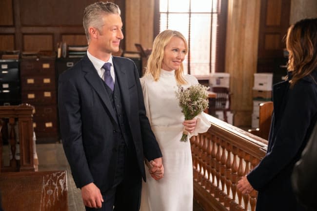 - And A Trauma In A Pear Tree Episode 24009 -- Pictured: (l-r) Peter Scanavino as A.D.A Sonny Carisi, Kelli Giddish as Detective Amanda Rollins 