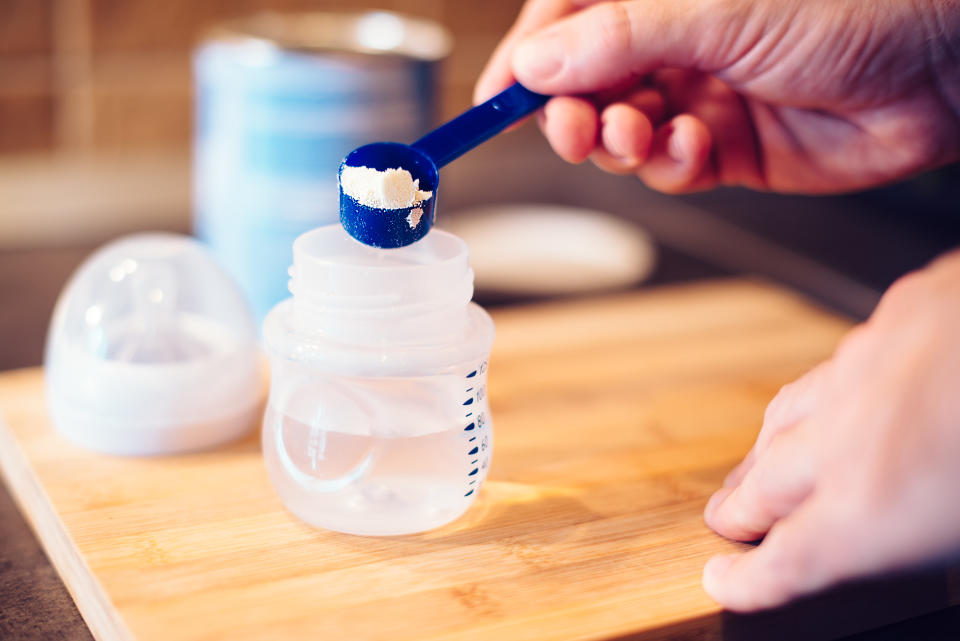 母乳可以與配方奶粉混著泡嗎？(圖片來源:Getty Images)