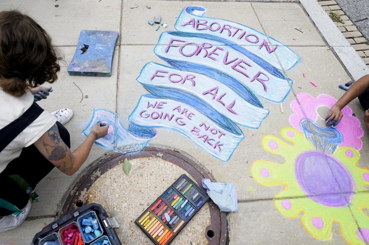 <span class="caption">Abortion-rights activists draw on the sidewalk in Washington on June 24 following U.S. Supreme Court's decision to overturn Roe v. Wade ending constitutional protection for abortion.</span> <span class="attribution"><span class="source">(AP Photo/Jacquelyn Martin)</span></span>