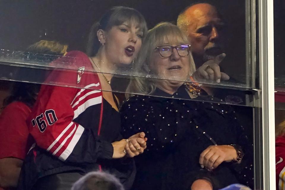 Taylor Swift is back in the stands for Travis Kelce at the Kansas City Chiefs game alongside Kelce's mom, Donna.