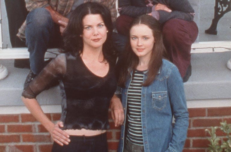 370100 07: The cast from Warner Bros. TV series "The Gilmore Girls." (Photo by Warner Bros./Delivered by Online USA)