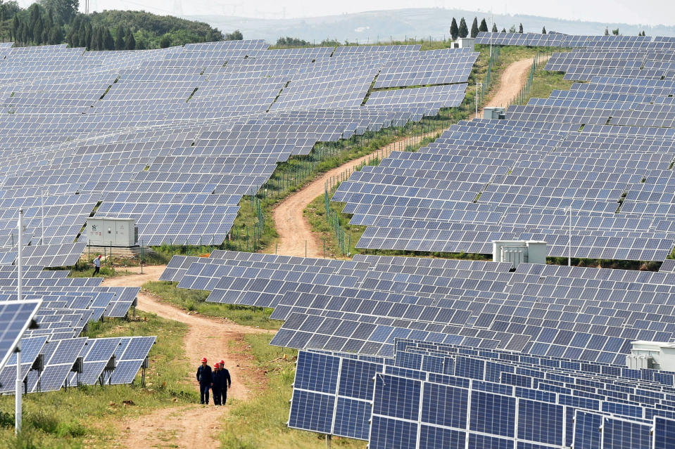 Paneles solares en la planta de energía solar de Pingdingshan, provincia de Henan, China. REUTERS/Stringer.