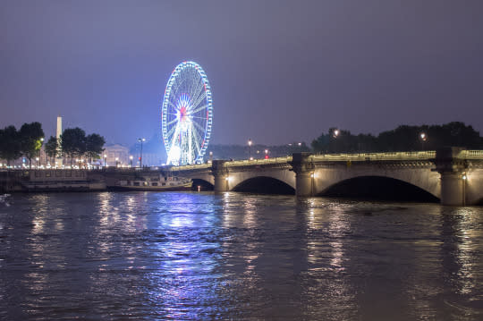 Thousands evacuated as floods batter Paris region